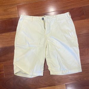 Men’s short light yellow size 32